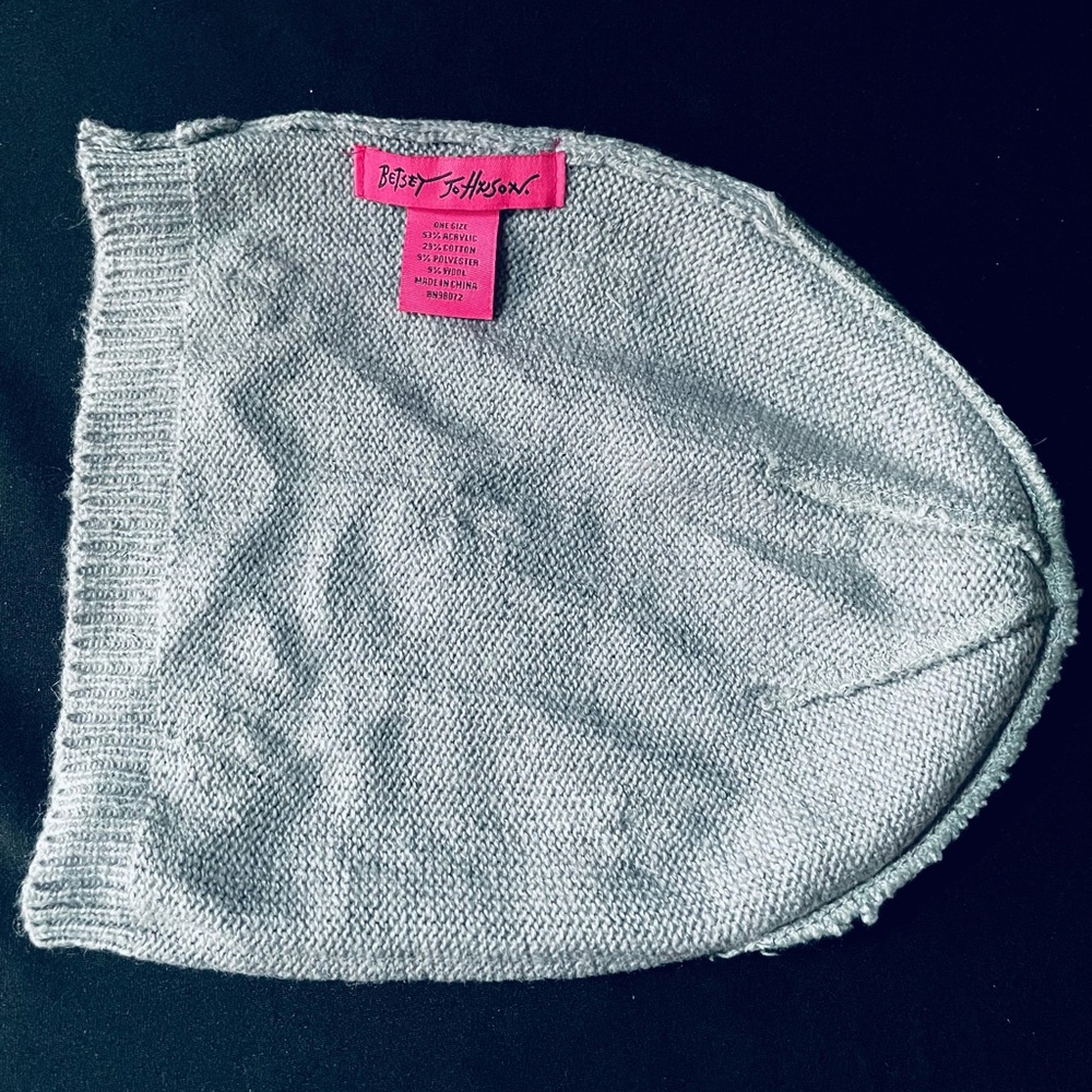 “Betsey Johnson” Gray Knit Beanie Hat.  EUC - Picture 7 of 7